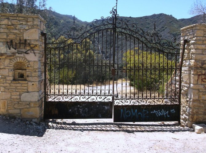 Murphys-Ranch-gate-NC